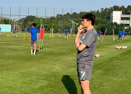 如果一直这么关押着的话，那还不知道，要继续往里面砸进多少成本。